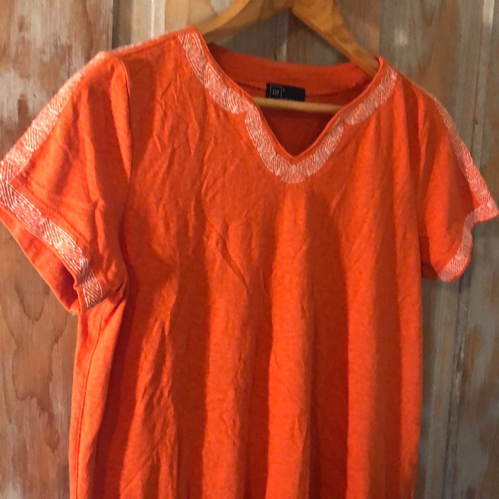 Gap Embroidered Orange Tee Size Small